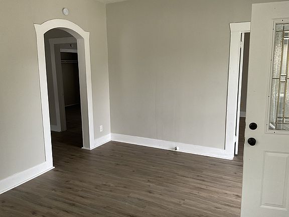 3rd image of 811 Rivas St
