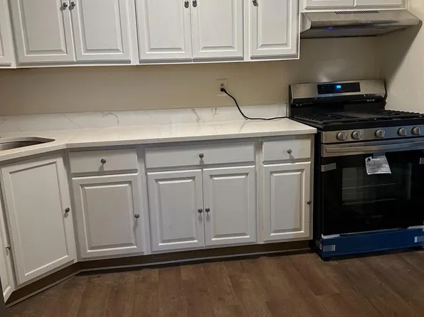 195 College Dr, Edison, NJ 08817
