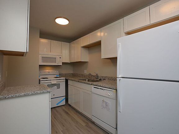 3rd image of 7251 Patricia Dr #H