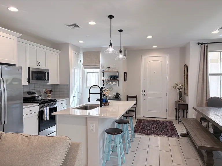 2929 N Evergreen St — Photo 6