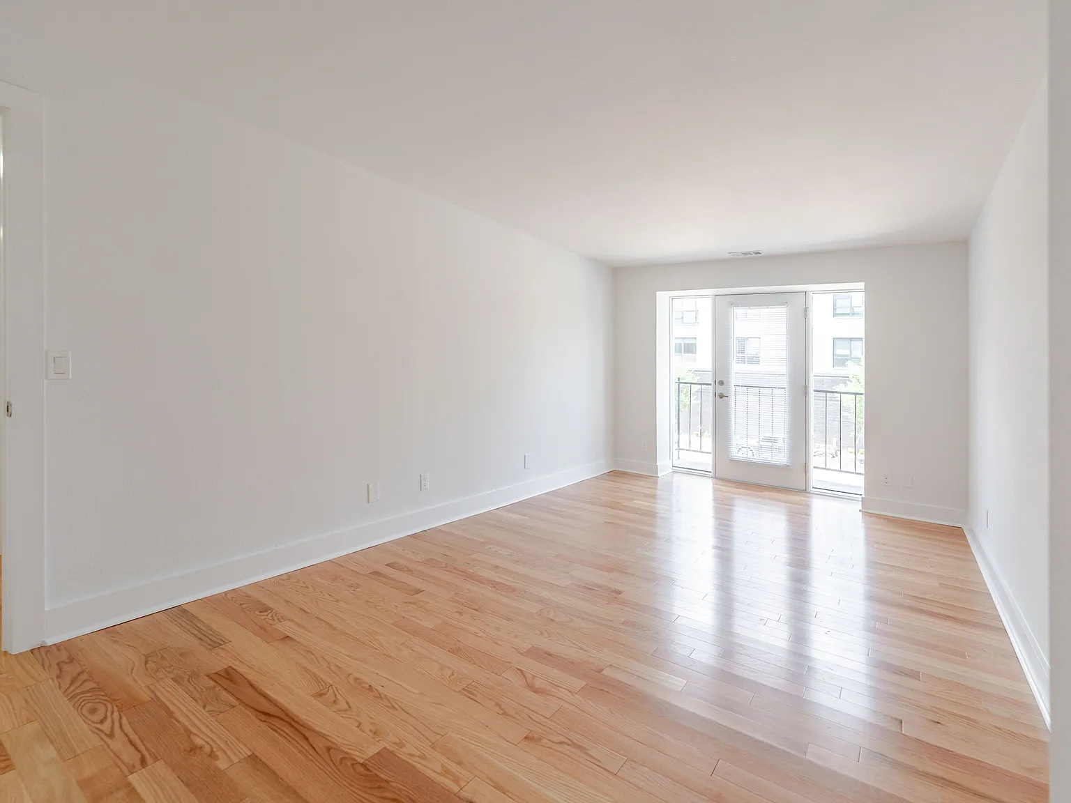 5630 Pershing Ave — Photo 3