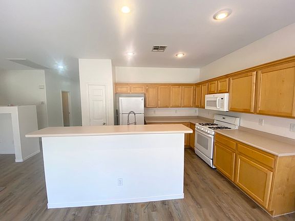2nd image of 634 Pacific Cascades Dr