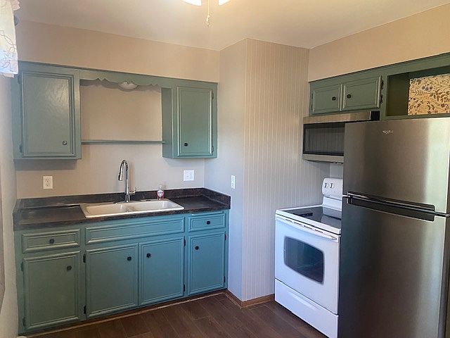 Kitchen,w/appliances