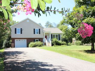 4 Elm Pl, Altavista, VA 24517