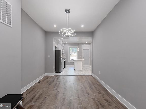 5th image of 538 N Lakewood Ave
