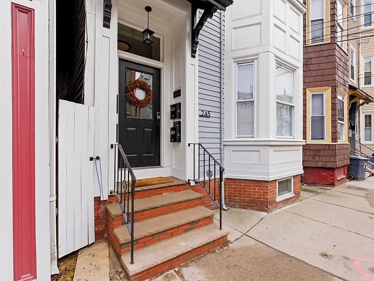 245 W 5th St #4 — Photo 22
