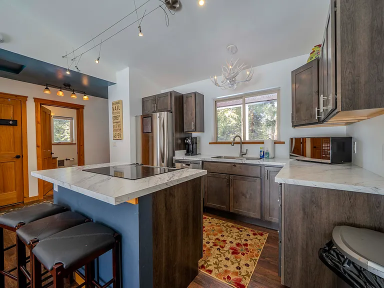 410 Bobcat Ln — Photo 3