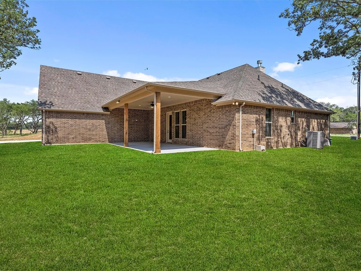 3 bed, 2.5 bath, 2201 sqft, $3,500 — Photo 2