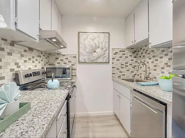 3300 Wolcott Cmn #102 — Photo 9