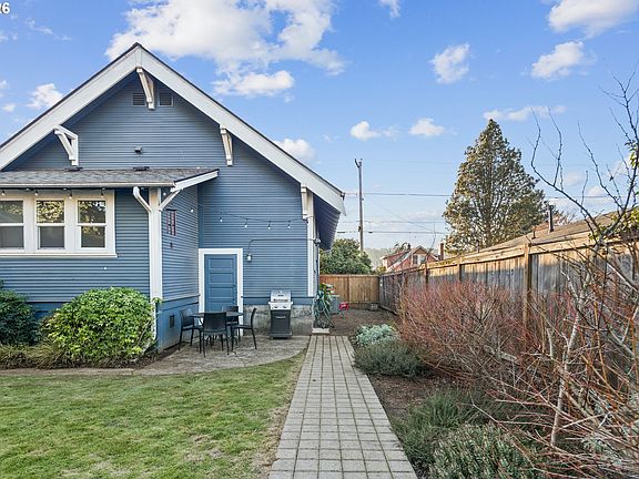 4th image of 9941 N Willamette Blvd