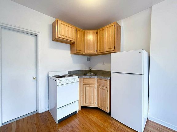 5th image of 319 E 5th St APT 15