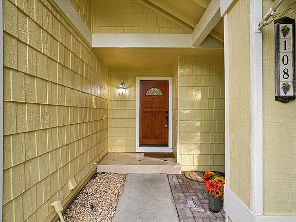 3rd image of 108 Castleton Ct