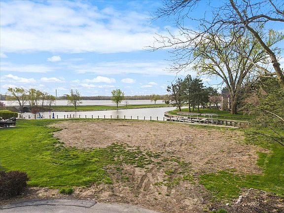 3rd image of 7 Westlake Vlg
