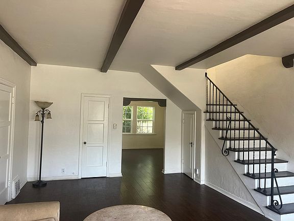 5th image of 7421 Oakwood Ave