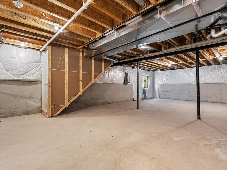 435 Hiscock St — Photo 34