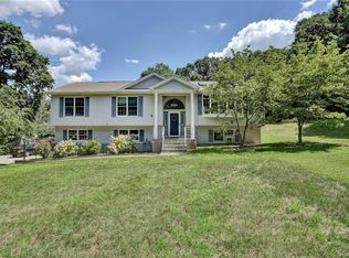 8 Overhill Rd, Cortlandt Manor, NY 10567