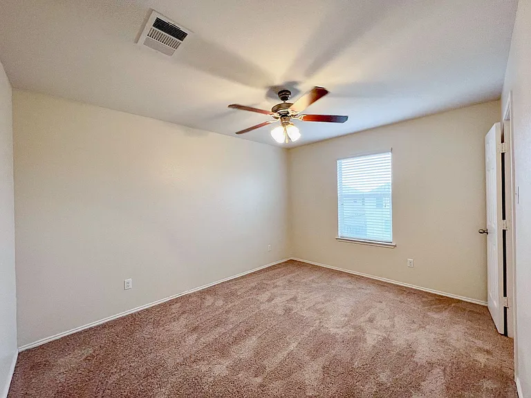 9107 Devonshire Ct — Photo 13