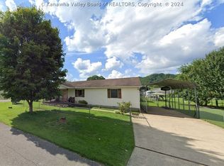 102 4th Ave, Bancroft, WV 25011