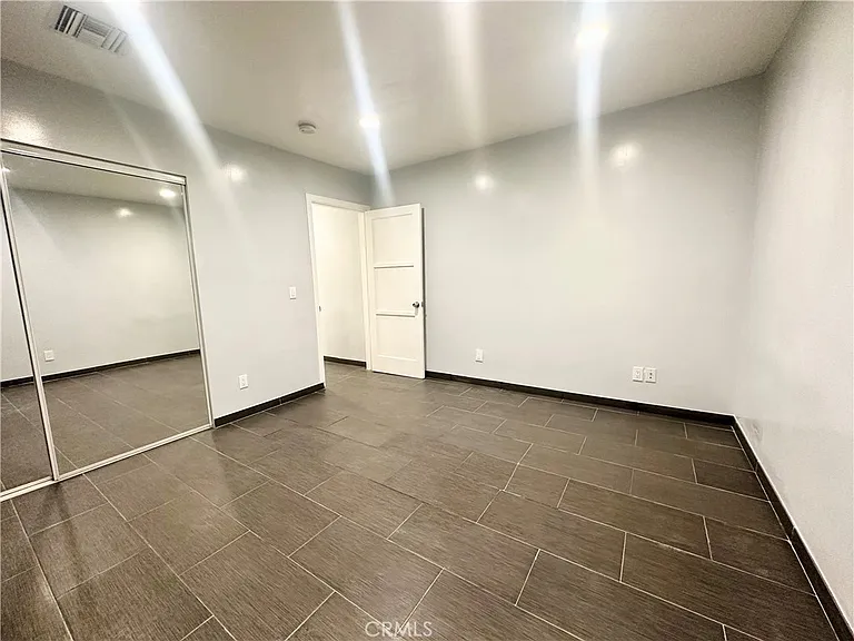 15746 1/2 Magnolia Blvd #JADU — Photo 8