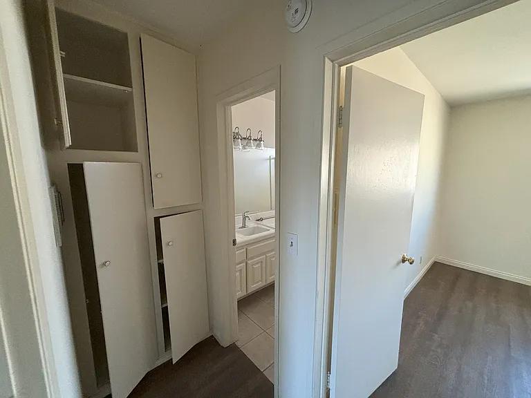 8740 Owensmouth Ave #10 — Photo 9