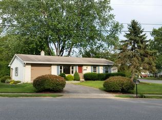 2801 Southwick Dr, Lancaster, PA 17601