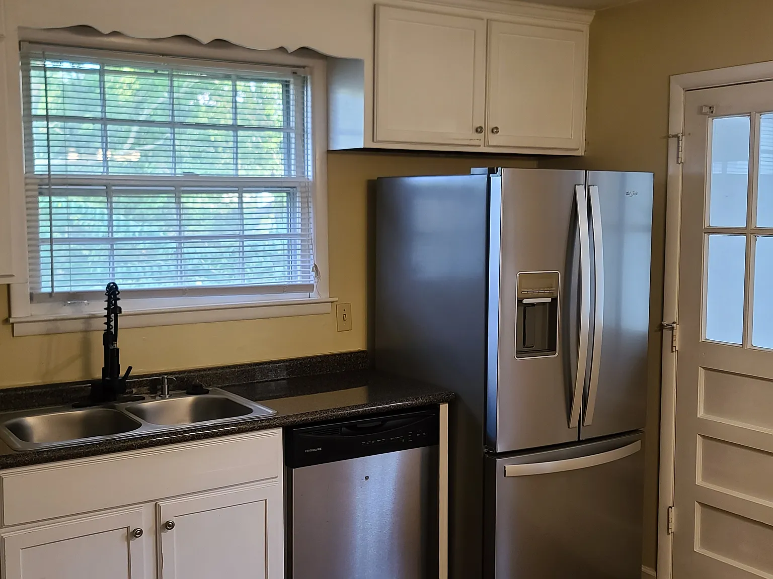 2 bed, 900 sqft, $1,625 — Photo 2