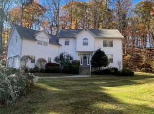 15A Old Green Rd, Sandy Hook, CT 06482