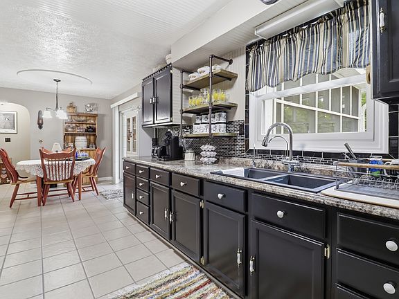 4th image of 4055 Red Bud Ln