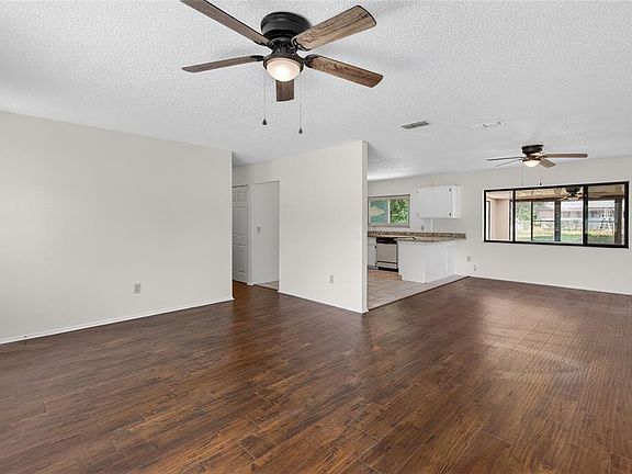 5th image of 329 Oak Track Dr