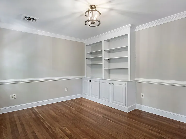 9900 Kingsbridge Rd — Photo 32