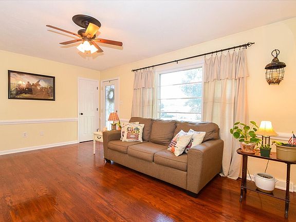 3rd image of 1024 Broad Hill Dr