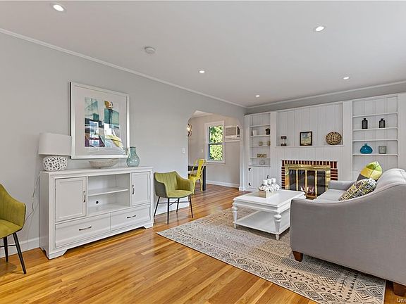 2nd image of 96 Bainbridge Ave