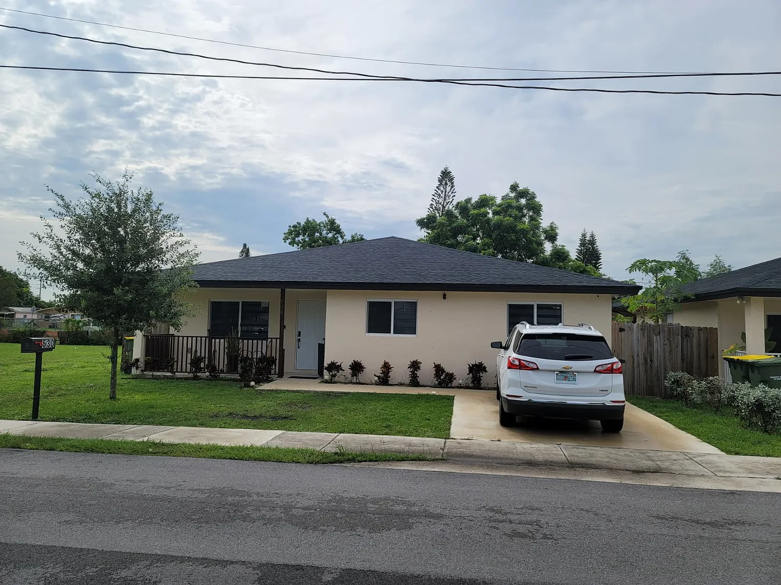 4 bed, 2400 sqft, $4,300 — Photo 2