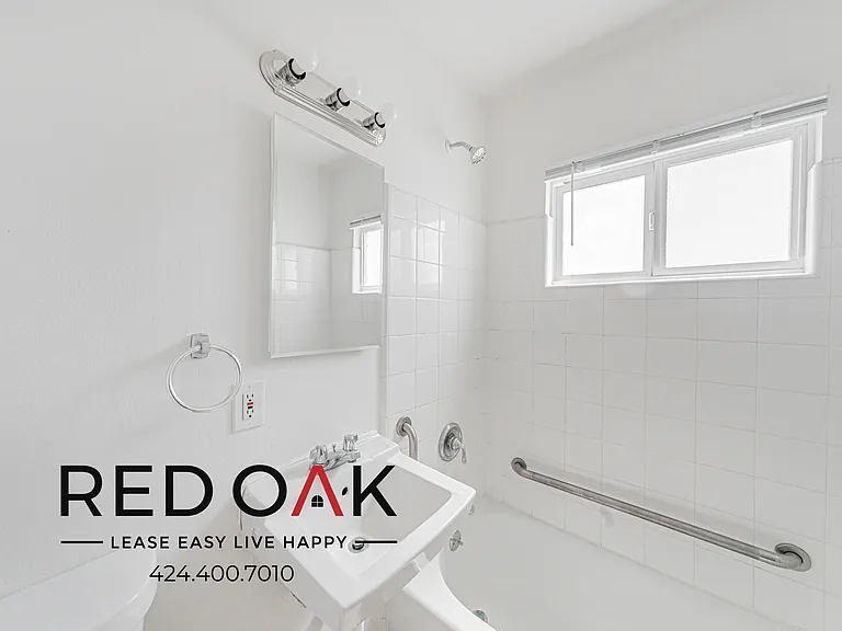 8720 Owensmouth Ave #9 — Photo 14