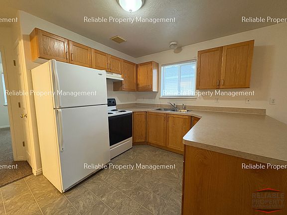 3rd image of 620 Linden Dr APT 3