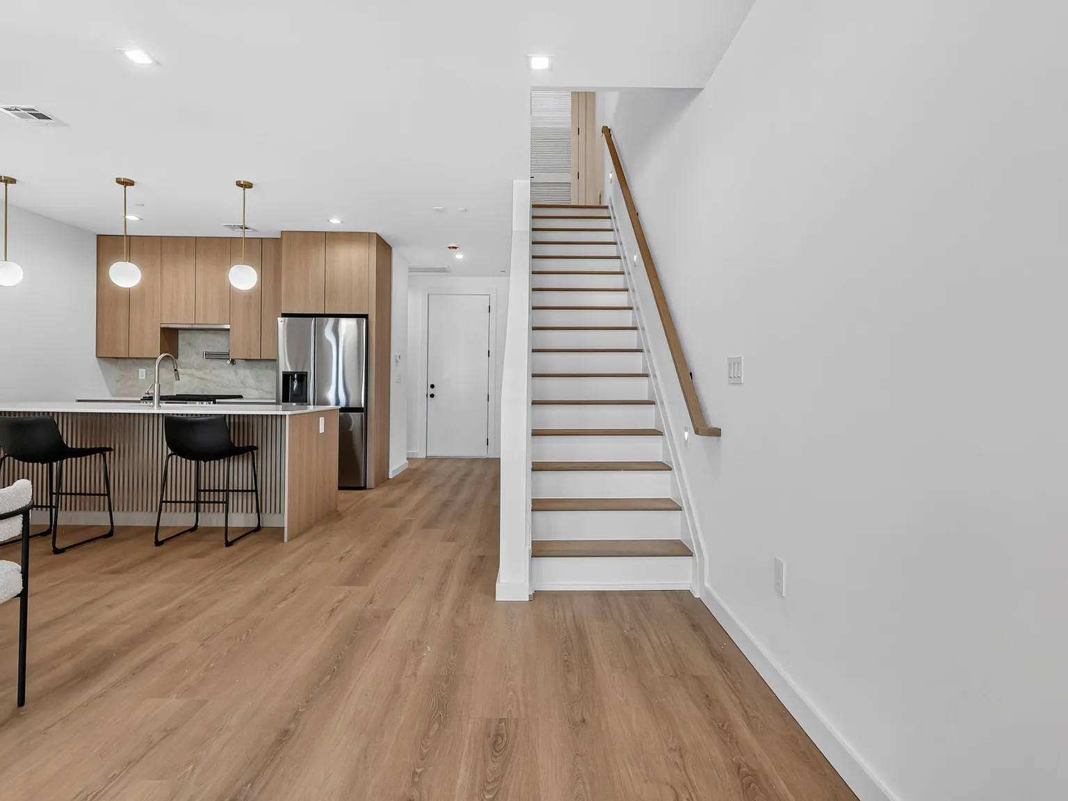 3 bed, 2.5 bath, 1634 sqft, $4,800 — Photo 4