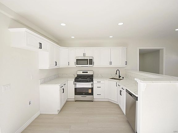 5th image of 2760 Gwynne Ave
