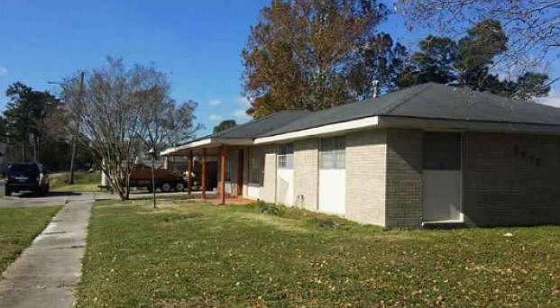 2nd image of 2475 Mercedes Blvd