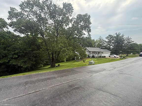 3rd image of 120 Sunny Lane