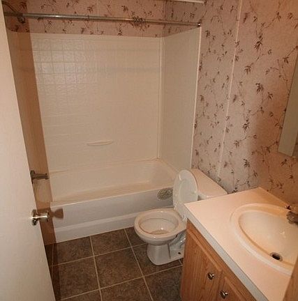 5th image of 110 White Oak Dr