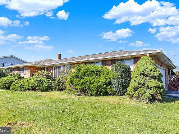 3rd image of 135 Fairview Dr