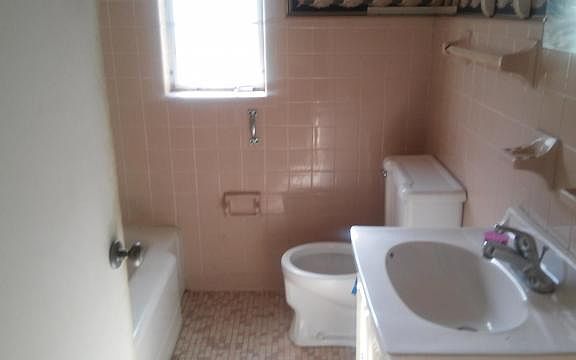 4th image of 1845 Davis Ave