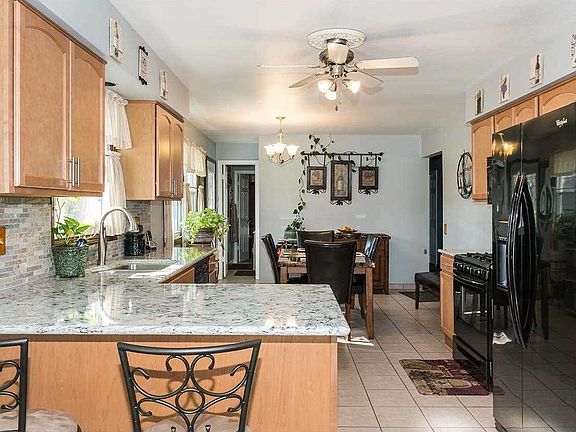 4th image of 3159 Lookout Dr