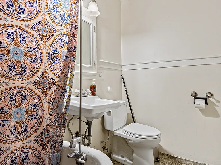304 Bell St #33B — Photo 8