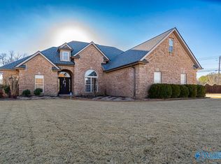 25166 Castlebury Dr, Athens, AL 35613