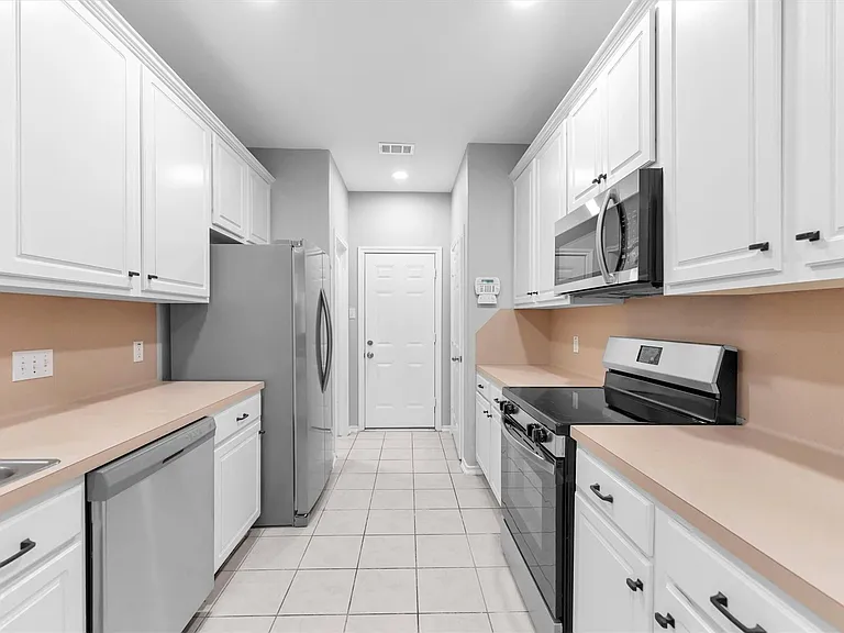 16007 Sandy Path Ln — Photo 6