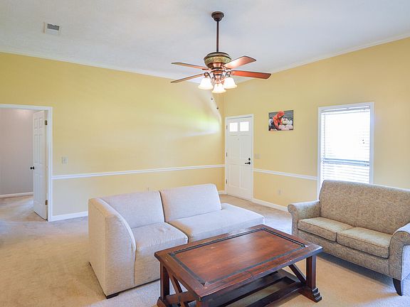 5th image of 101 Acorn Ln