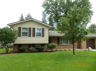 3S069 Arboretum Rd, Glen Ellyn, IL 60137