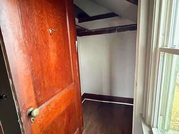 5th image of 607 E Maywood Ave