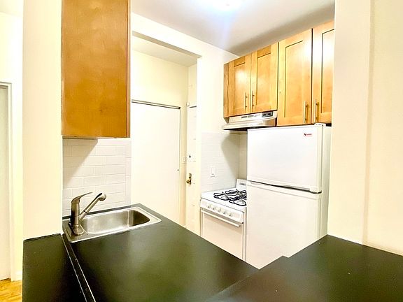 5th image of 501 E 78th St APT 2G